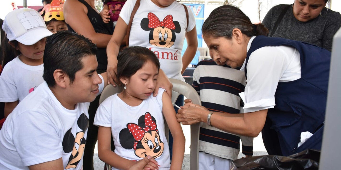 Creo campañas de vacunación y amplio la educación básica.