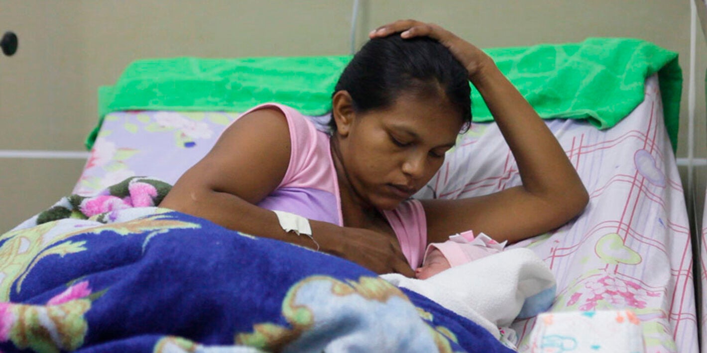 Julia Sánchez, quien acaba de dar a luz en Puerto Ayacucho, en Venezuela