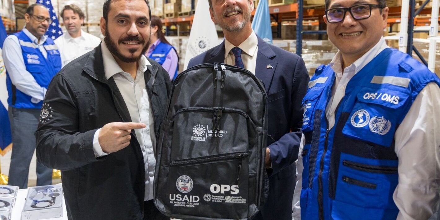 USAID  y OPS entregan donativo