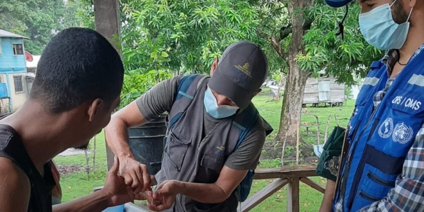 toma de muestra para la deteccción de la malaria en Honduras