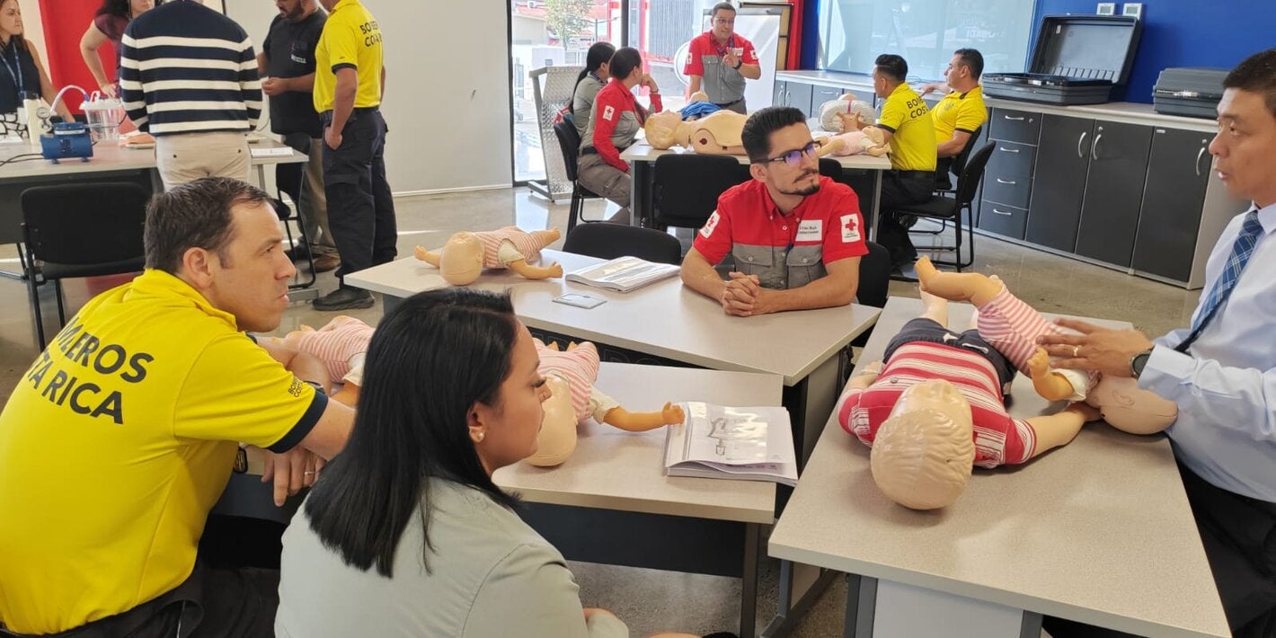 Participantes durante uno de los ejercicios del curso