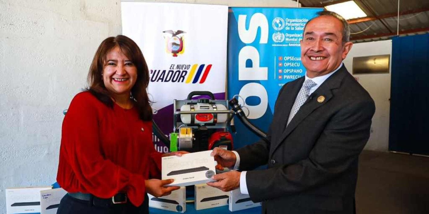 OPS Ecuador dona equipos portátiles de fumigación para control del Dengue