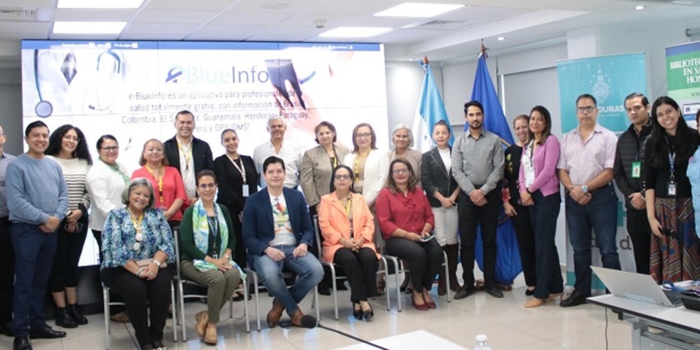 Autoridades y asistentes al lanzamiento de e-BlueInfo Honduras