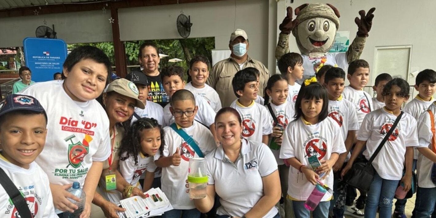 Foto grupal - La Organización Panamericana de la Salud (OPS) y el Ministerio de Salud (MINSA), conmemoraron el Día “D” contra el dengue, una jornada de movilización nacional que contó con la participación de diversas instituciones gubernamentales y sociedad civil.