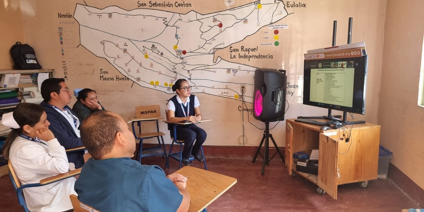 Personal de salud participa en la sesión inaugural del curso Salud Familiar y Comunitaria