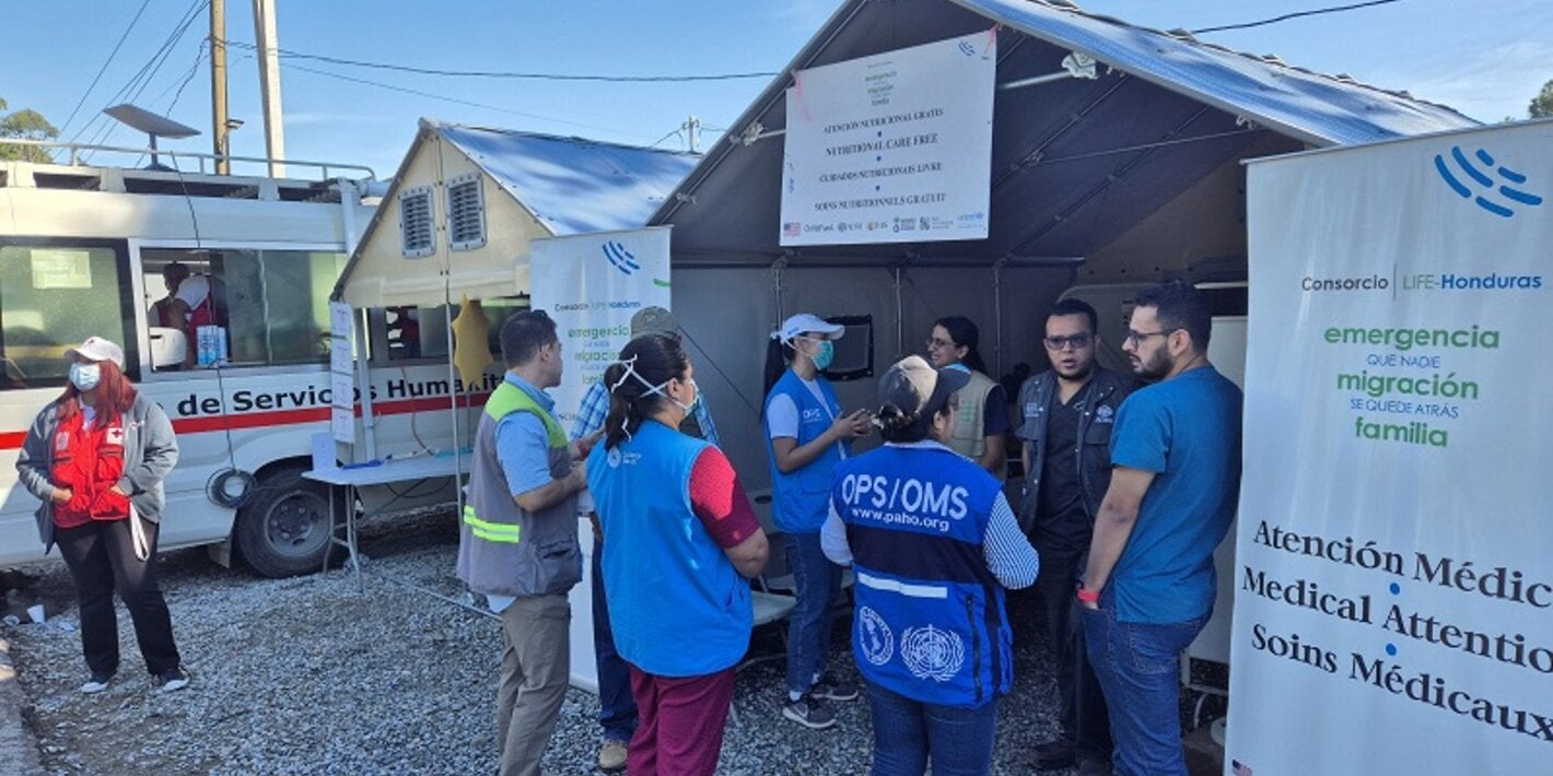 personal de salud visita puestos en ruta migrante