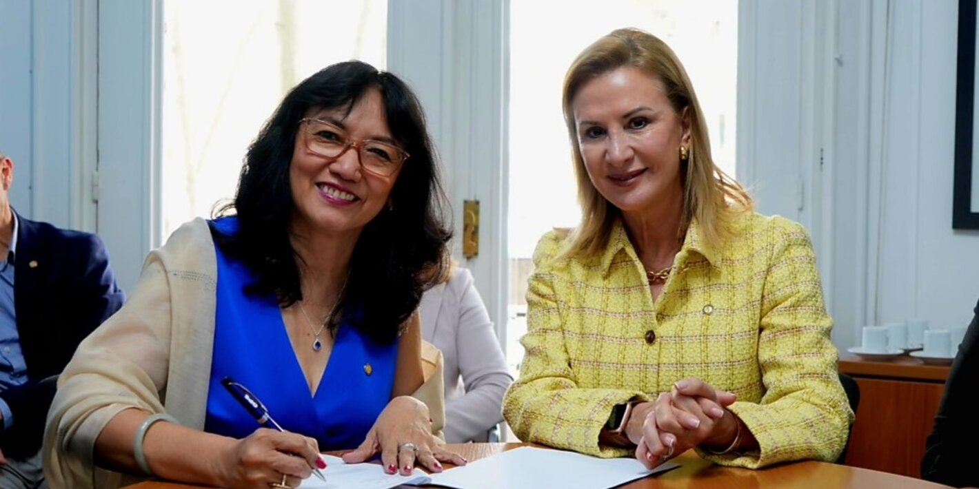 Dra. Caroline Chang, Representante entrante y Dra. María Dolores Pérez-Rosales, Representante saliente