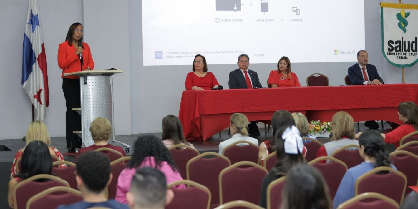 Palabras de Leah Mari Richards, Asesora en Sistemas y Servicios de Salud de la OPS en Panamá, donde El Ministerio de Salud de Panamá (MINSA), con la participación de la Organización Panamericana de la Salud (OPS), lanza la campaña del mes del corazón bajo el lema “Cuida tu Corazón”. Esta iniciativa busca sensibilizar a la población sobre la importancia de prevenir y controlar las enfermedades cardiovasculares (ECV).