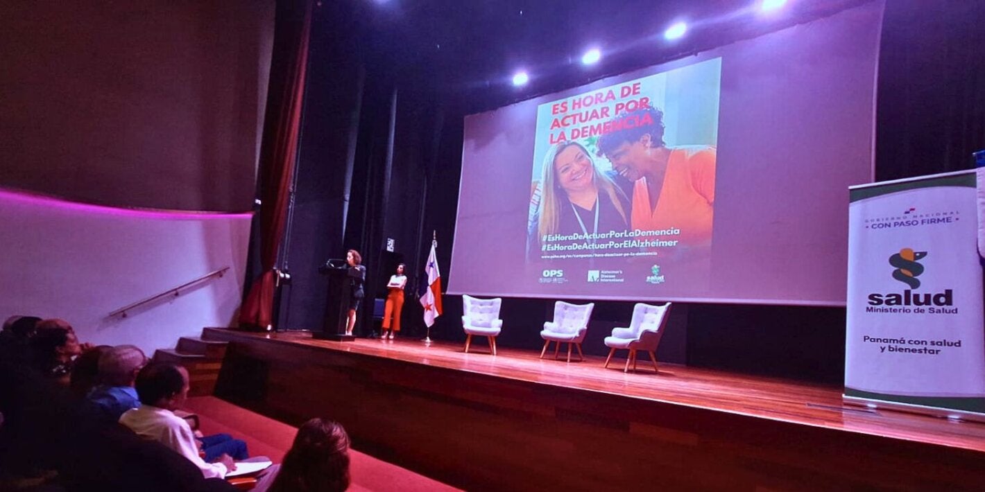 Fotografía de Dra. Zohra Abaakouk en el lanzamiento de campaña para concienciar sobre esta enfermedad y promover una sociedad más inclusiva y solidaria con las personas que la padecen, con el lema “Es hora de actuar por la demencia”.