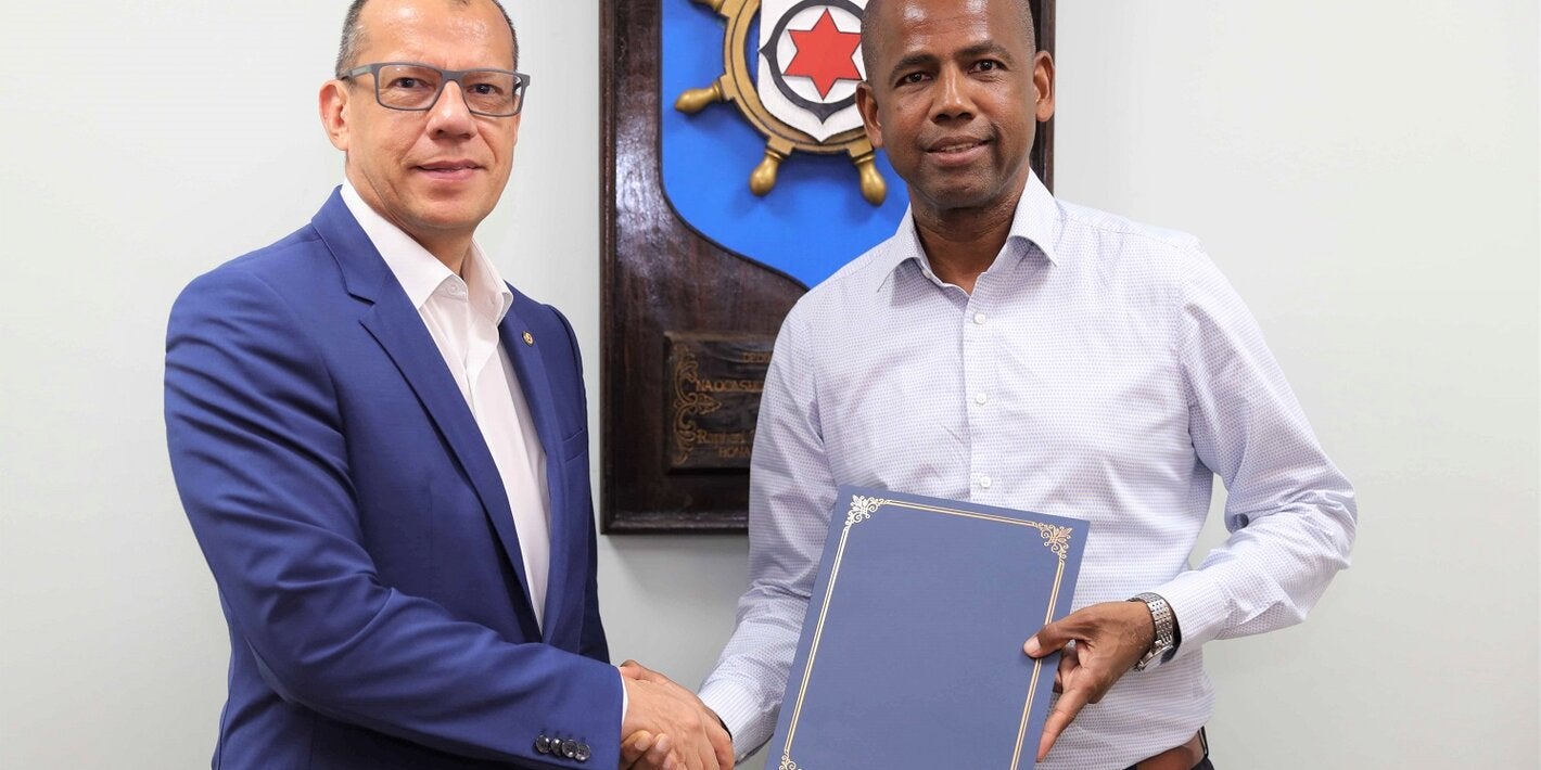 Dr Gabriel Vivas Francesconi, PAHO/WHO Representative presents credentials to Governor John Solina of Bonaire