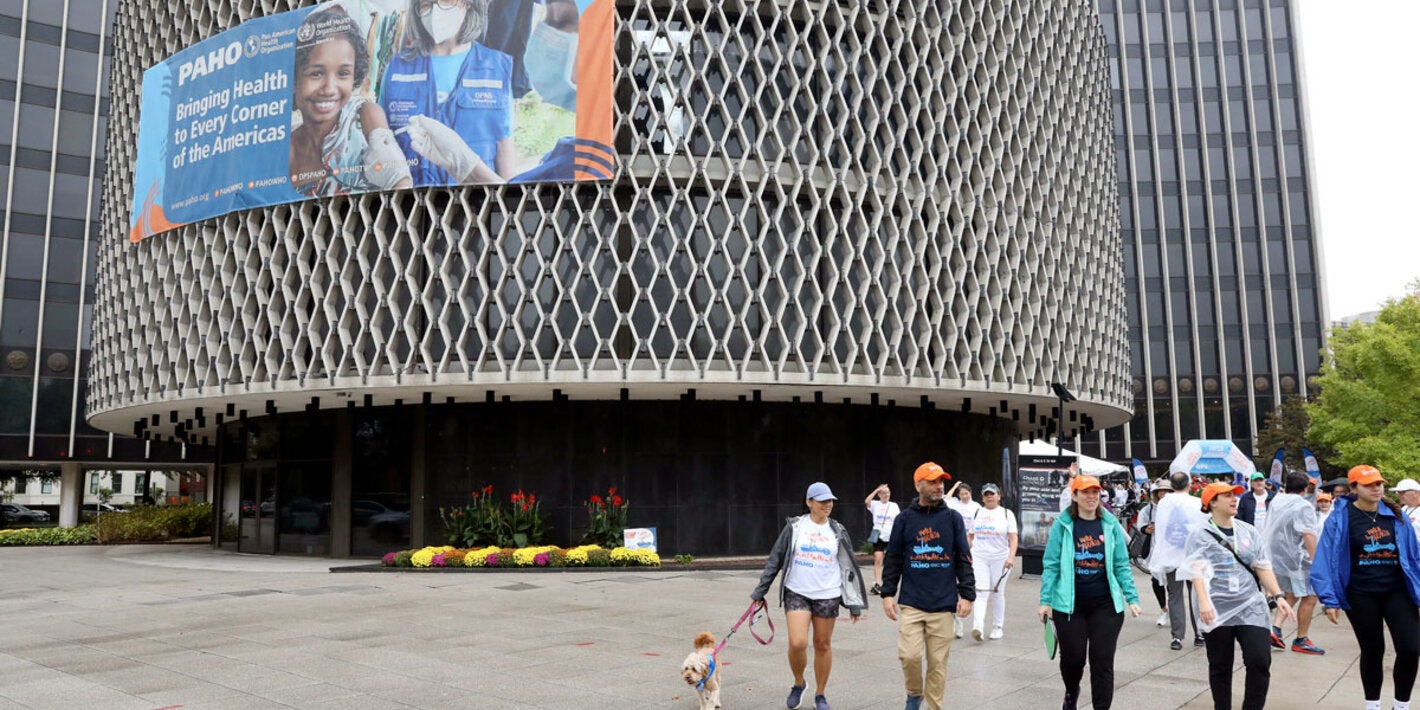 PAHO staff, family, and friends begin the Walk for Health. Behind is the PAHO HQ building.