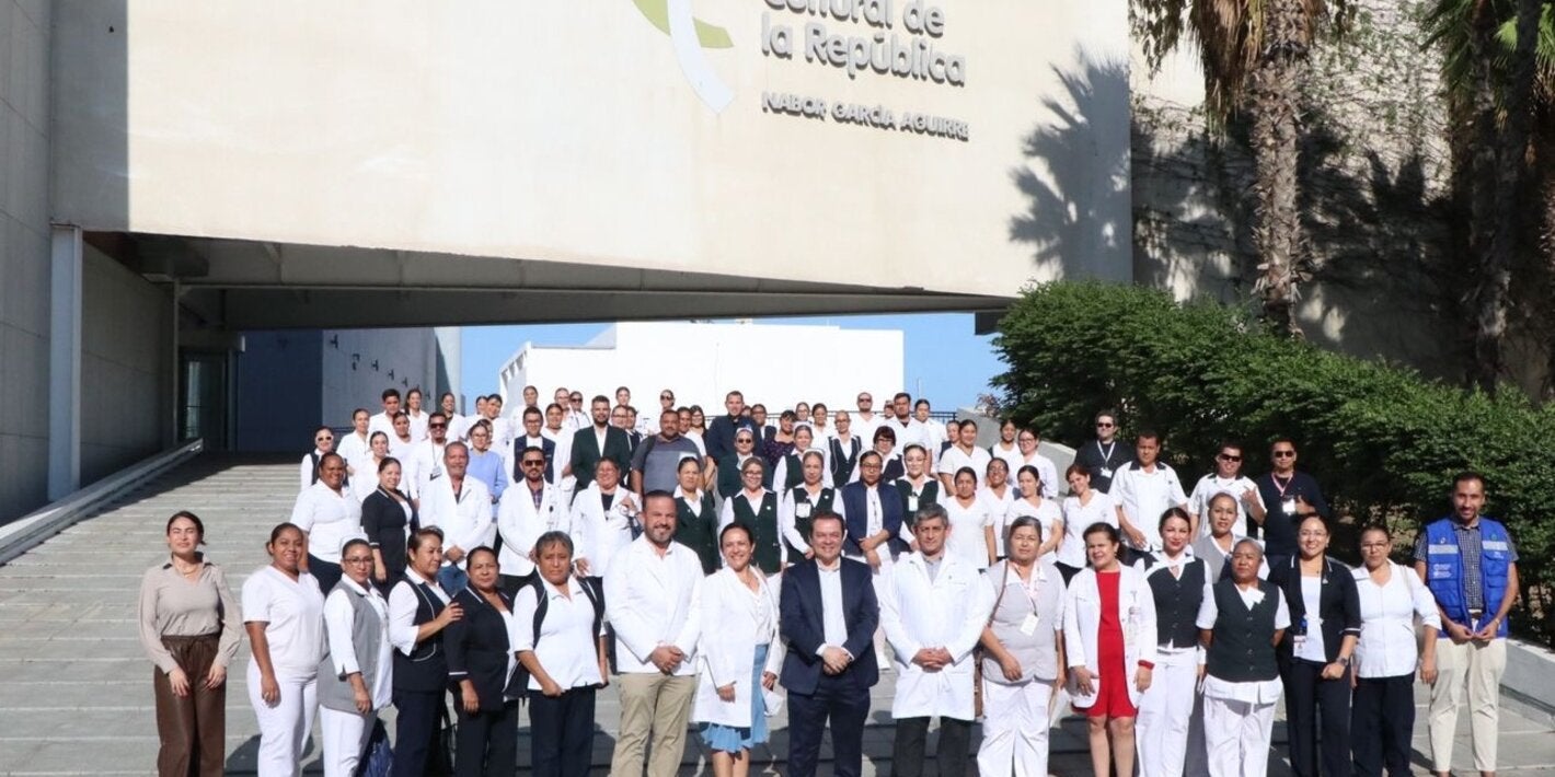 Foto de grupo, ponentes y participantes al taller