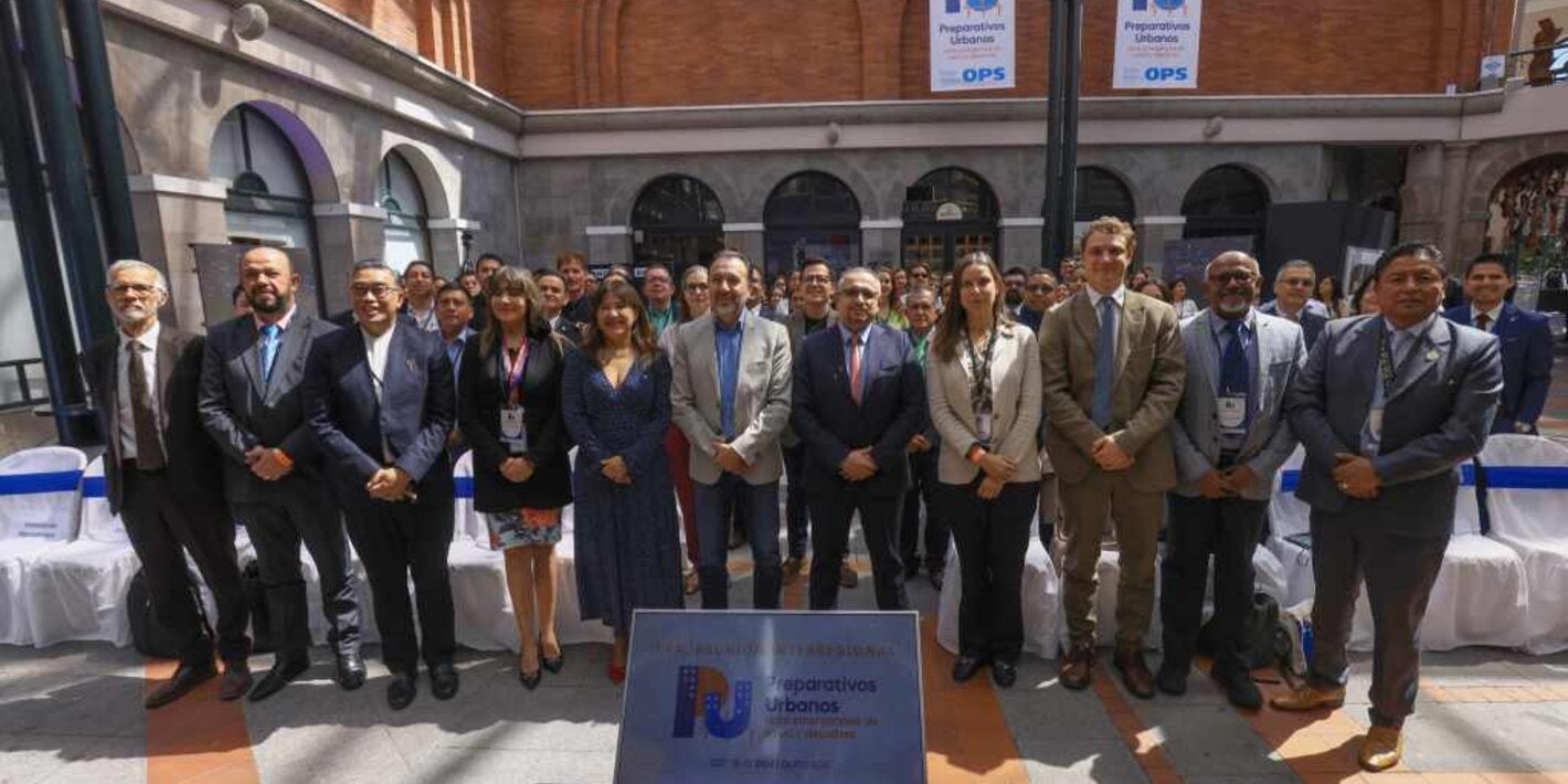 Participantes de la Primera Reunión Interregional protagonizan fotografía conmemorativa durante el segundo día del encuentro