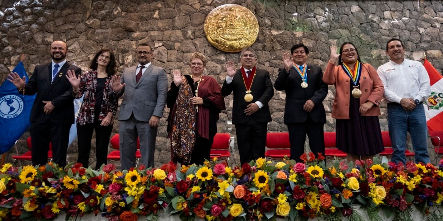 Autoridades en la inauguración