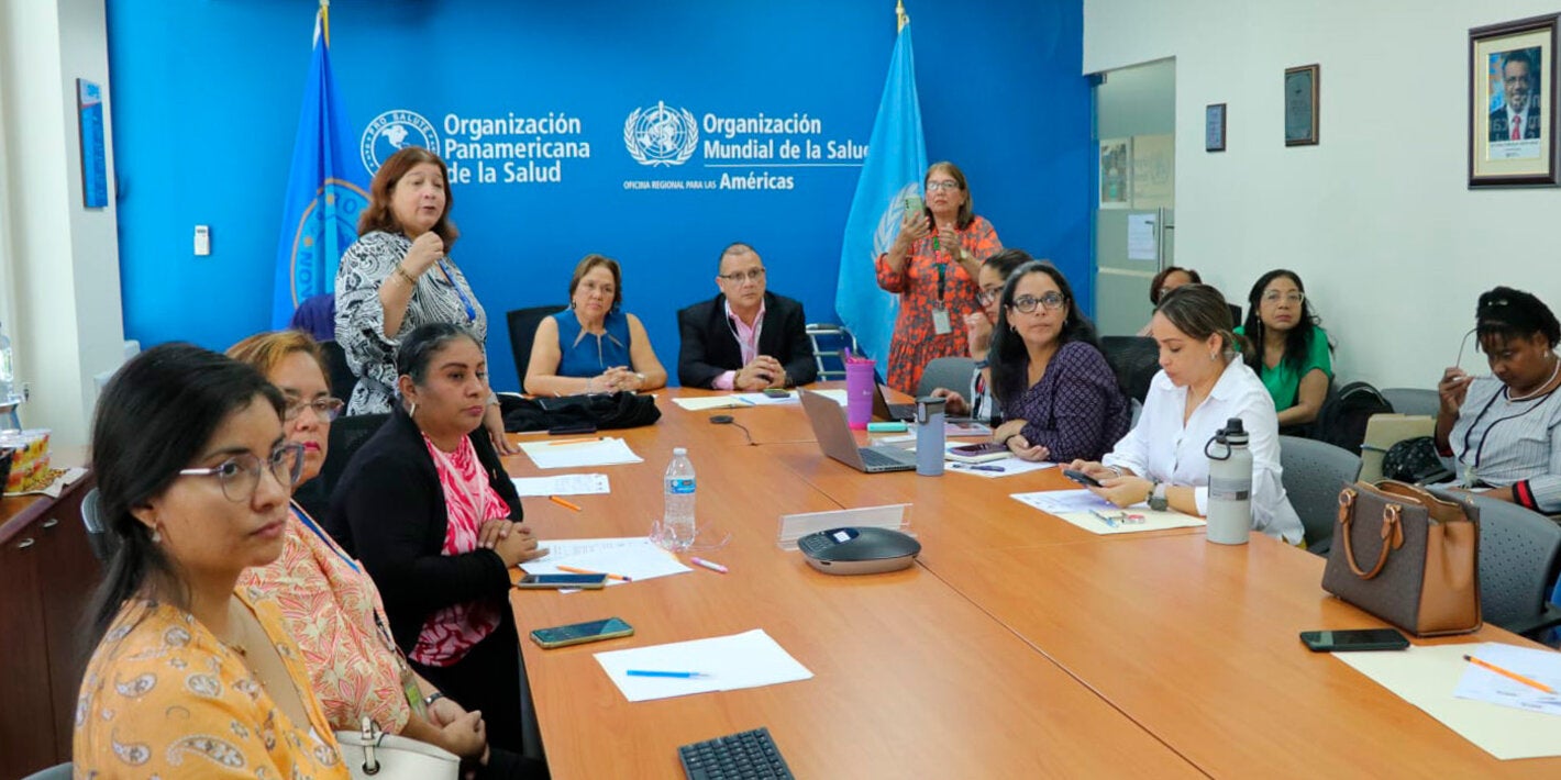 Fotografía de los participantes de la reunión donde se presentaron los avances del Programa de Acompañamiento Humano y Espiritual del Enfermo (PAHEE).