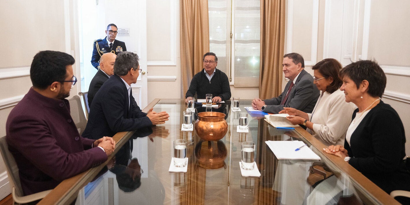 Dr. Barbosa met with the President of the Republic, Gustavo Petro Urrego, accompanied by the representative of the PAHO in Colombia, Dr. Gina Tambini Gómez, and officials of the national government.