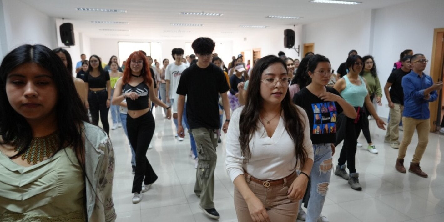 Jóvenes participan en taller “Salsa para el alma”