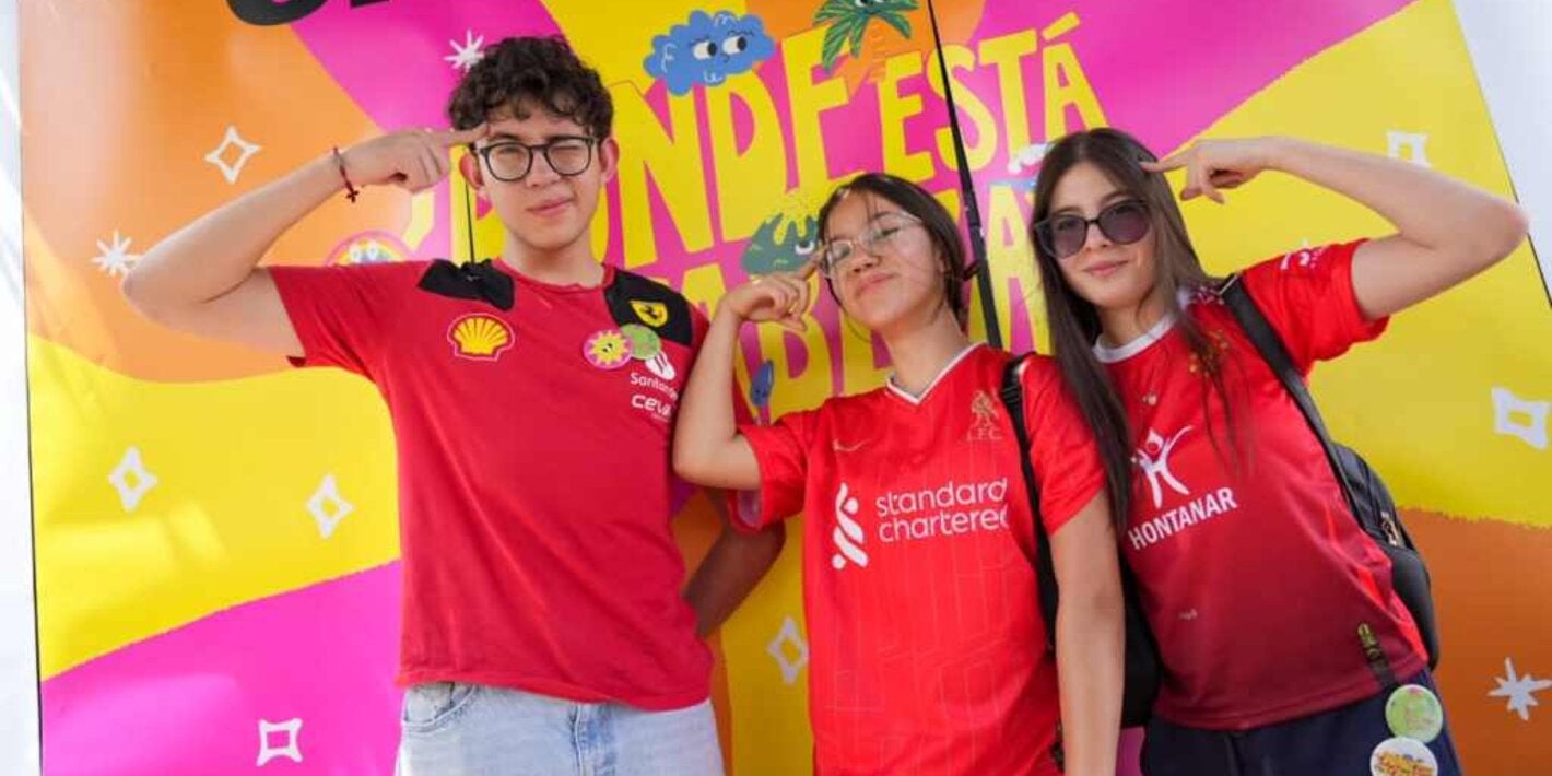 Jóvenes participantes del festival en Cumbayá, Distrito Metropolitano de Quito