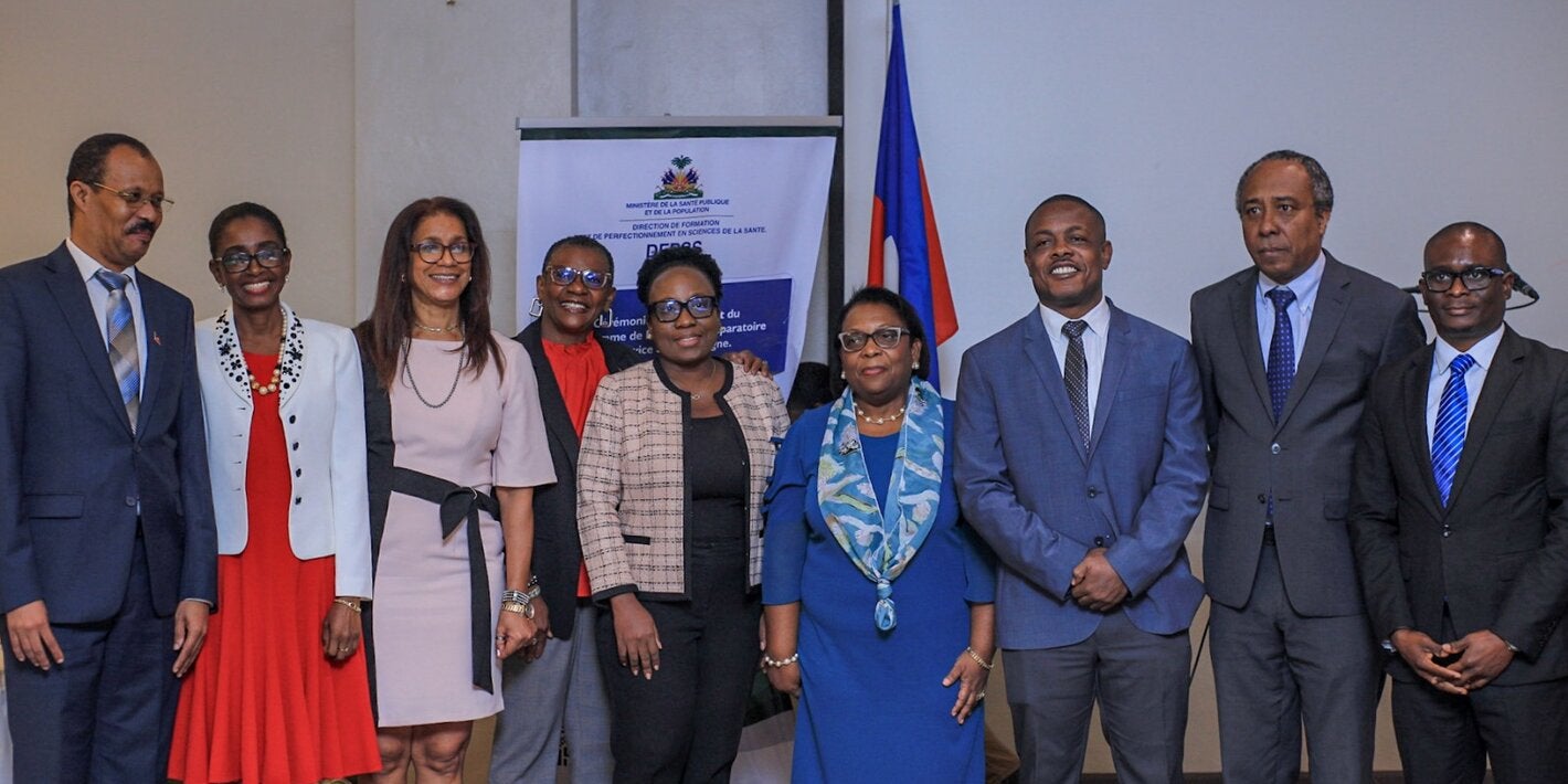 Photo de groupe de la ceremonie de lancement du node haitien