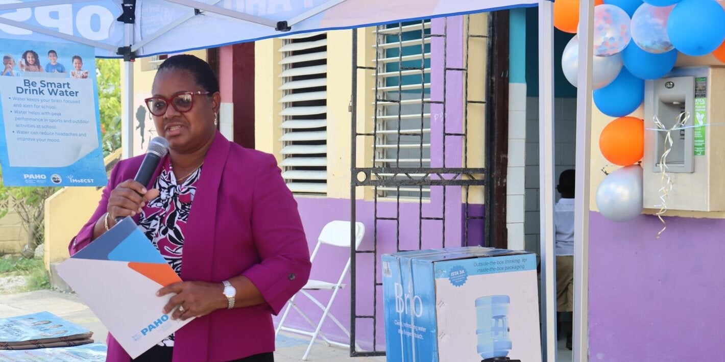 Inauguración del bebedero de agua en la escuela St. Luke Methodist School en Belice