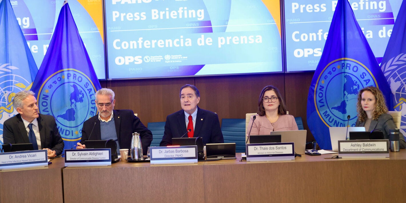 Especialistas na conferência de imprensa