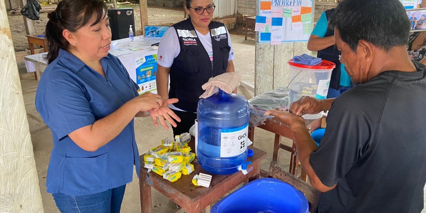 Taller de lavado de manos en la comunidad de San Felipe