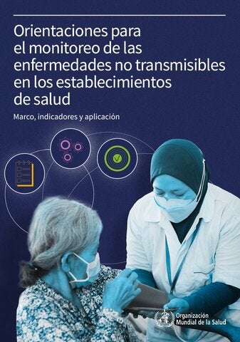 Una trabajadora de salud le mide la presion arterial a una paciente.