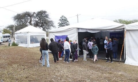 Actividad saludable en carpa