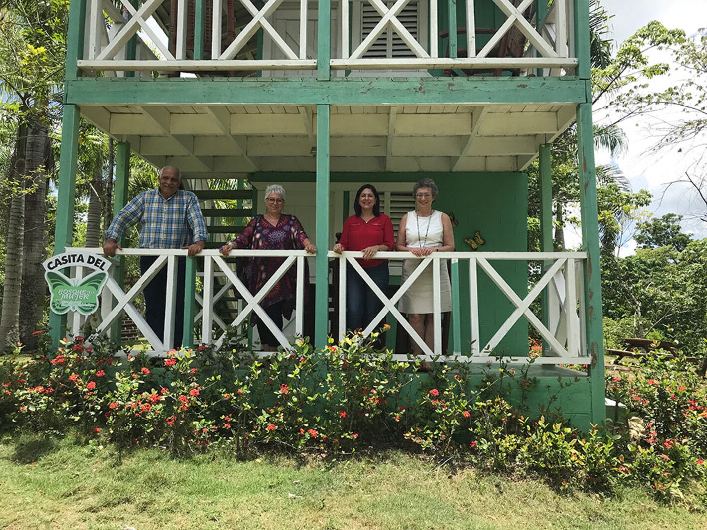 Durante la visita en el municipio de Salcedo