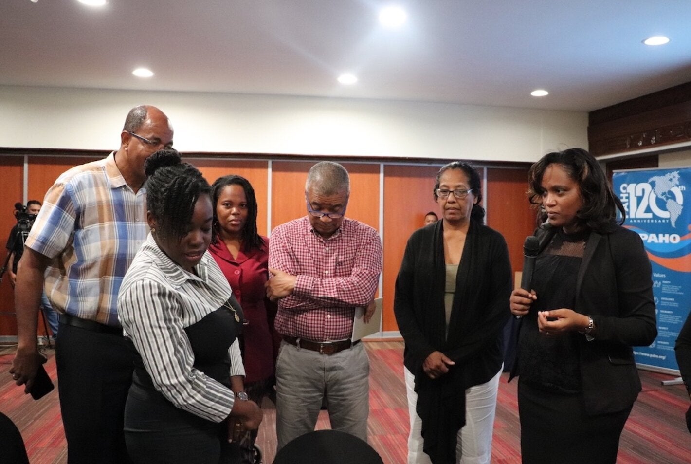 PAHO/WHO Suriname Technical Officer Dr. Wendy Emanuelson-Telgt engaging with several participants during the 2-day workshop