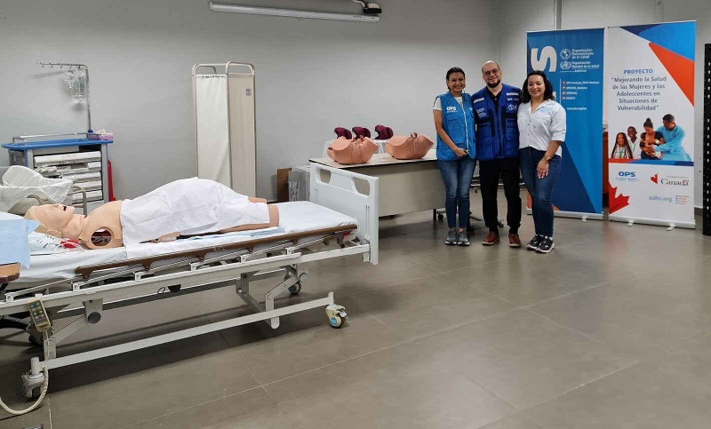 Equipo de simulación clínica en el Hospital Mario Catarino Rivas
