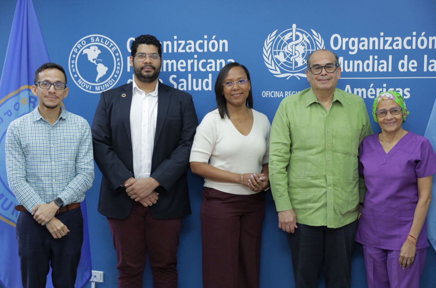 Foto grupal - La Organización Panamericana de la Salud (OPS) y el Instituto Oncológico Nacional (ION) de Panamá se reunieron para explorar nuevas oportunidades de colaboración en la adquisición de medicamentos esenciales para el tratamiento del cáncer a través del Fondo Estratégico de la OPS.