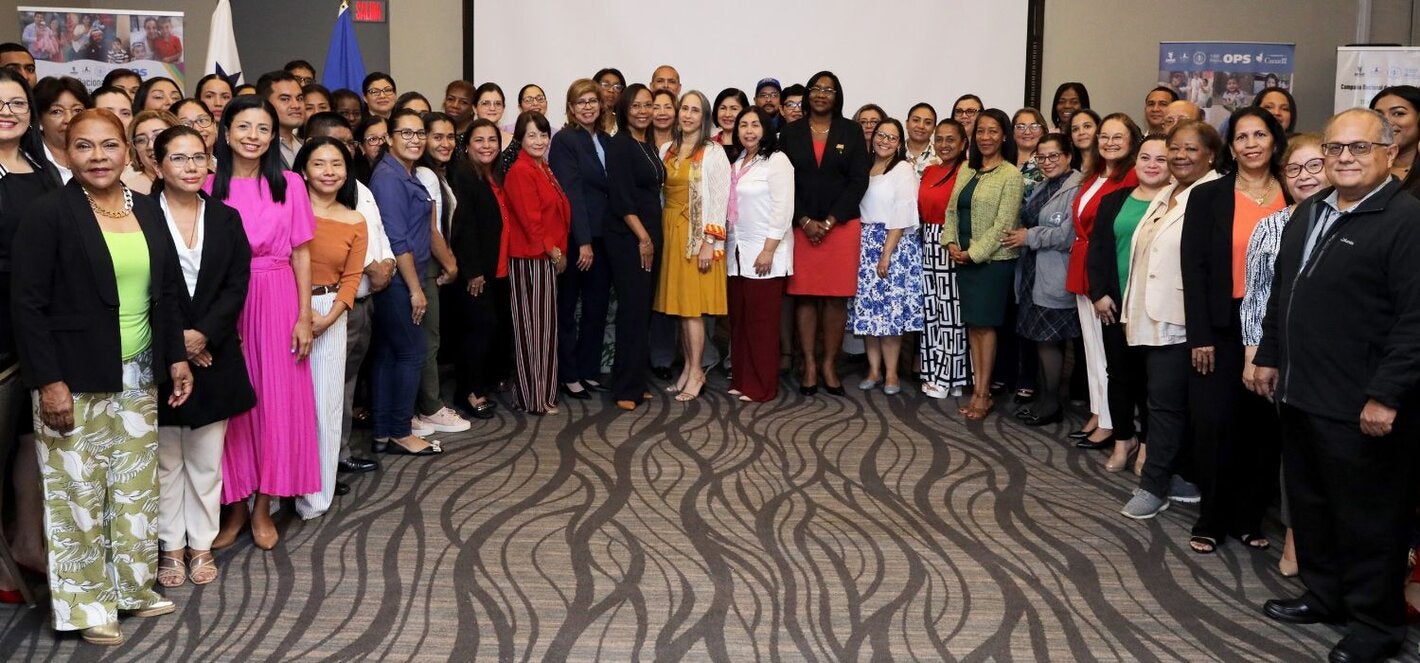 Foto grupal - La Organización Panamericana de la Salud/Organización Mundial de la Salud (OPS/OMS) trabaja en conjunto con el Ministerio de Salud (MINSA) para mejorar las coberturas vacunales.