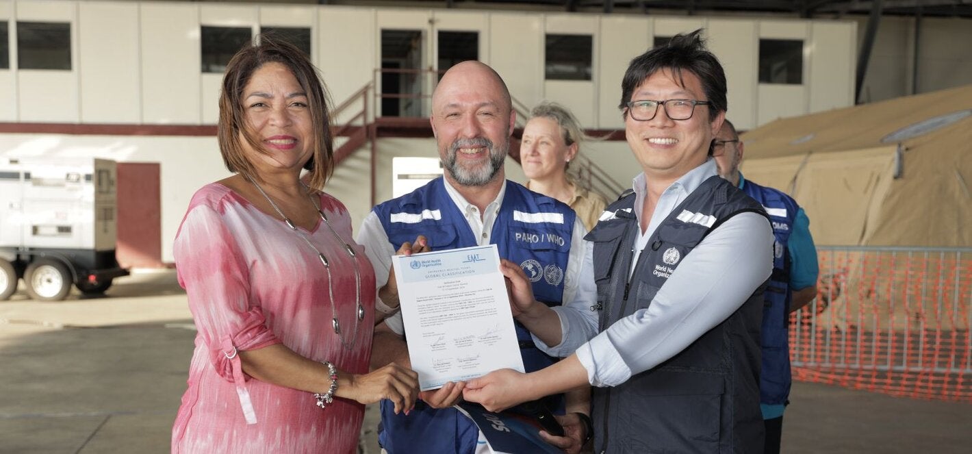 Entrega de certificación a la CSS - El hospital modular de la CSS ha obtenido la certificación internacional como Equipo Médico de Emergencia (EMT) Tipo 1 fijo.