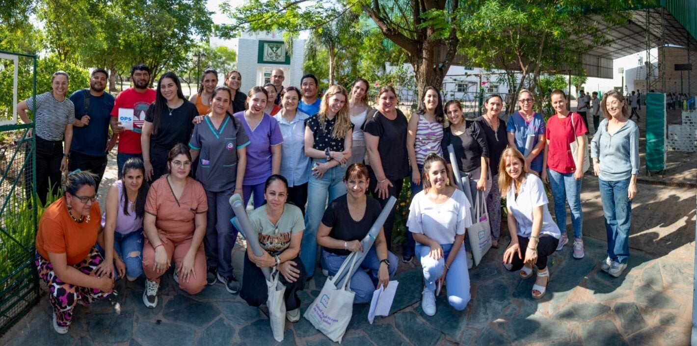 Foto grupal de participantes del taller