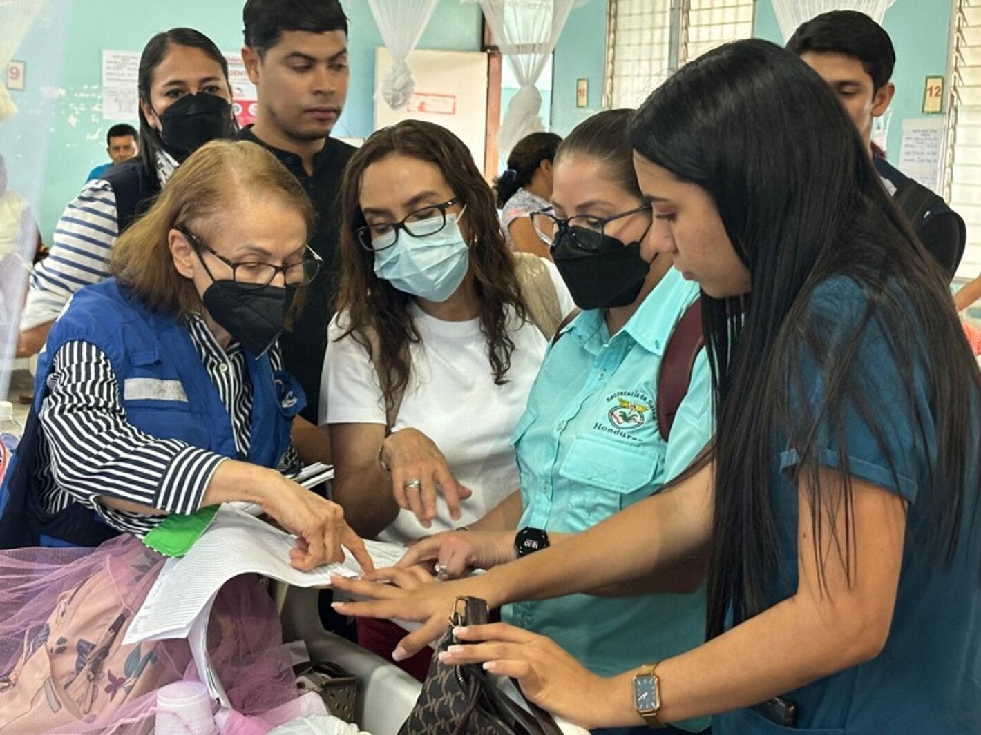 Anabelle Alfaro trabaja con equipos locales para fortalecer la atención del dengue