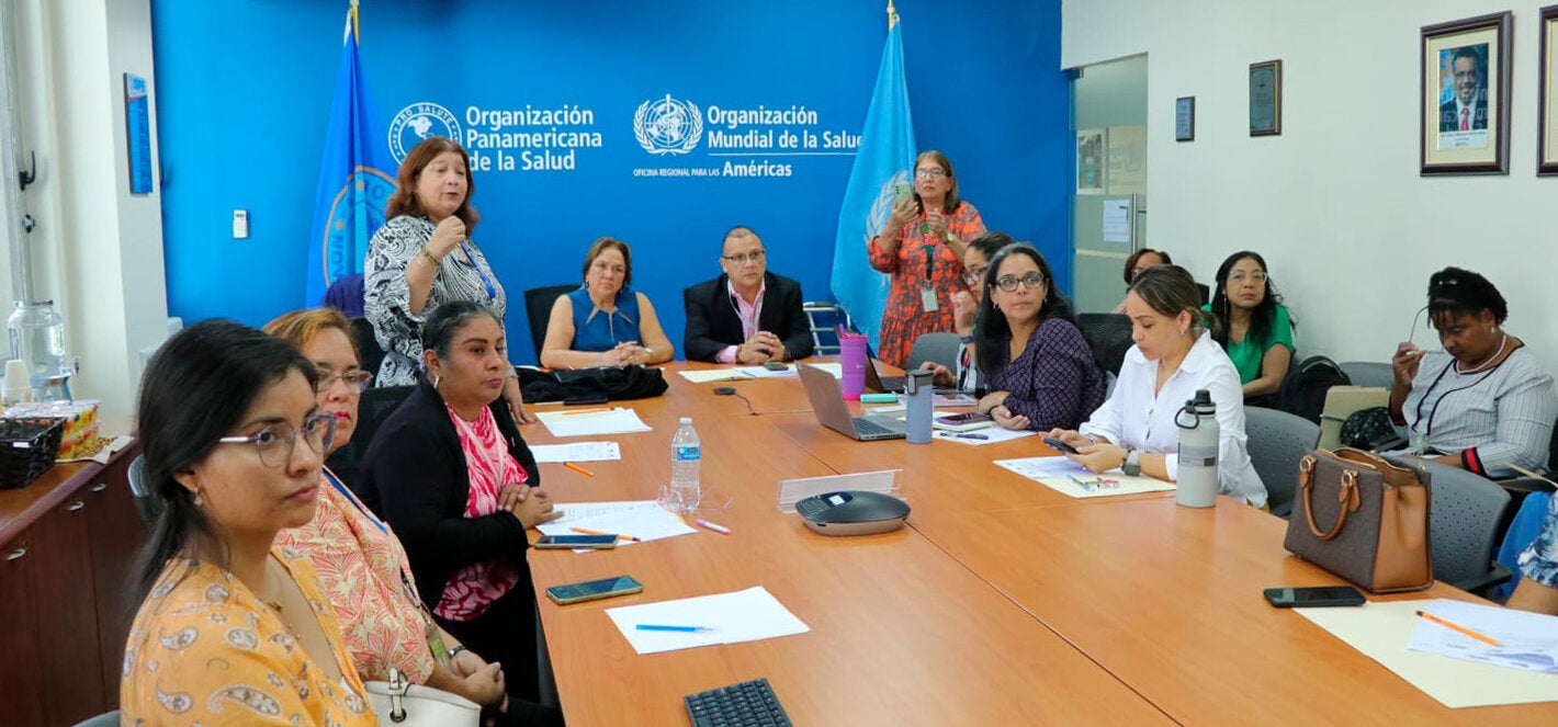 Fotografía de los participantes de la reunión donde se presentaron los avances del Programa de Acompañamiento Humano y Espiritual del Enfermo (PAHEE).