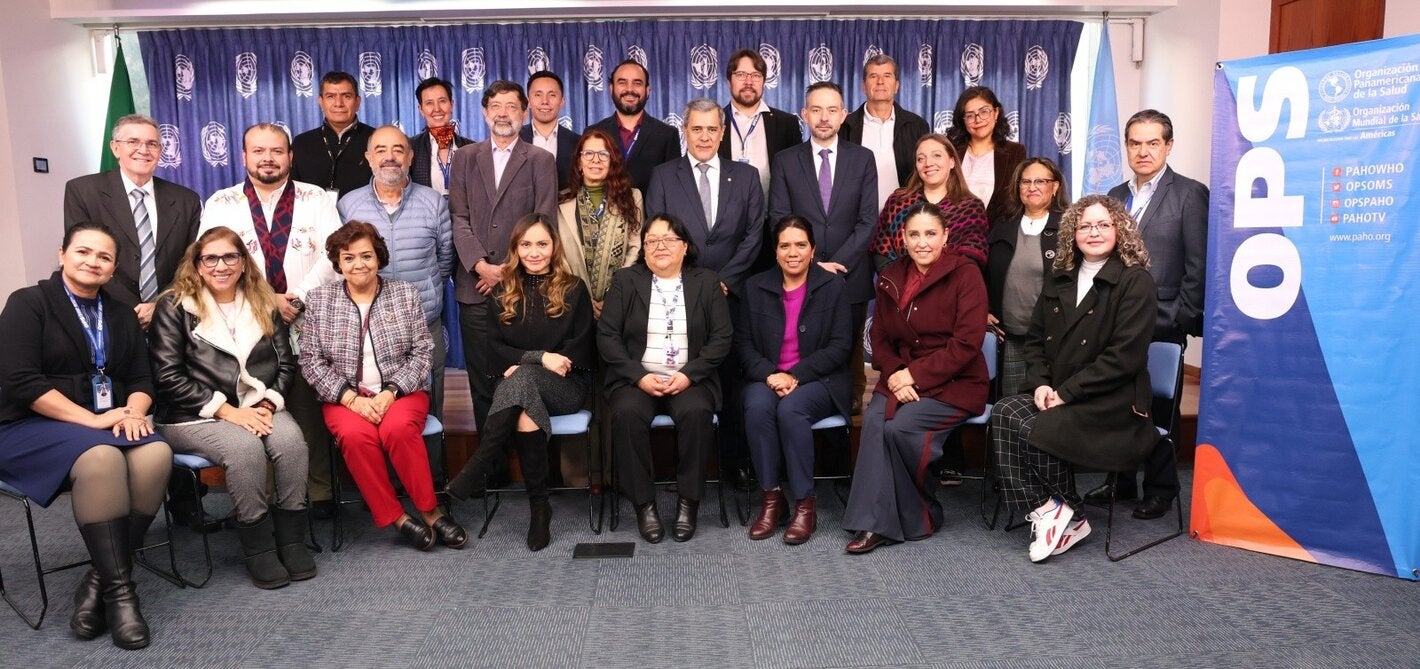 Participantes a la reunión, foto de grupo