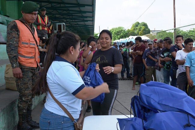 OPS OMS entrega kits de higiene a migrantes en frontera de San