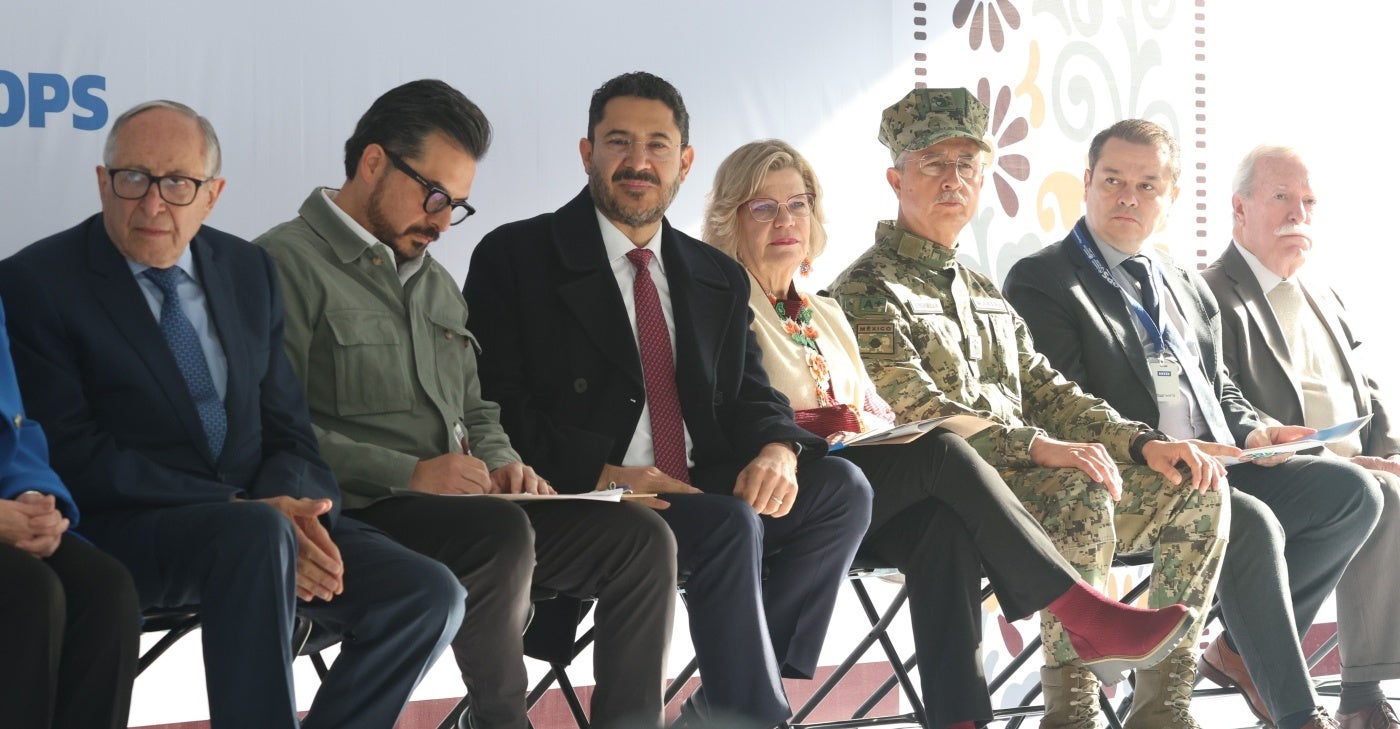 Otras autoridades y expertos que participaron en la ceremonia, además del Secretario de Salud, se observa a Nadine Gasman, Secretaria de Salud de CDMX, a Zoe Robledo del ISSSTE y a Adriano Tavares de OPS