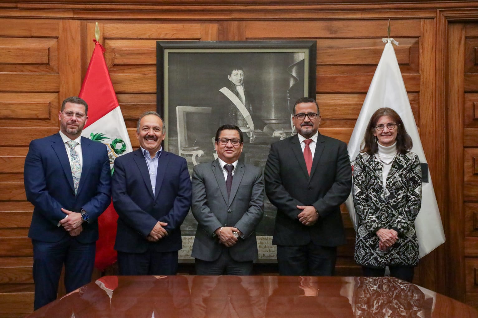 MINSA || De izquierda a derecha: Alberto Tejada, Director general de la OGCTI; Ciro Ugarte, Director Regional de Emergencias Sanitarias de la OPS; César Vásquez, Ministro de Salud; Eric Peña, Viceministro de Salud y Maureen Birmingham, Representante de la OPS/OMS en Perú. 